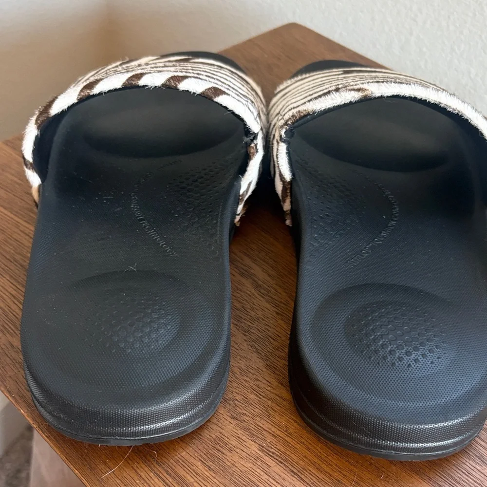 Fitflop EUC Iqushion Hair-on Leather Zebra Print Slides Women’s EU 42 / US 10
